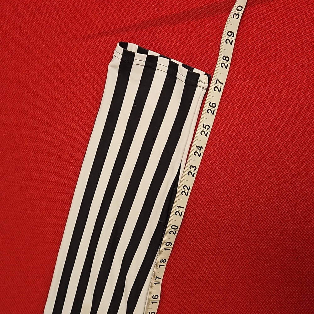 Black and white vertical striped leggings OS cosplay Halloween travel casual - Picture 5 of 7
